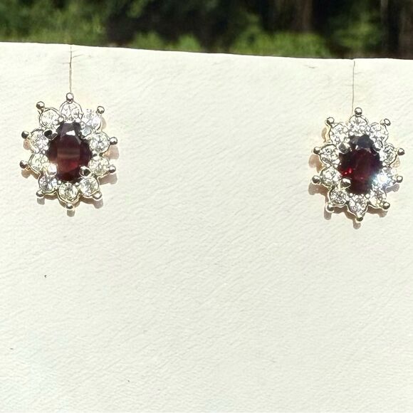 Vintage Red & Clear Rhinestone Cluster Earrings – Gold Tone Backing - Picture 11 of 17